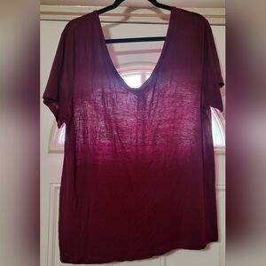 Short sleeve burgundy tee